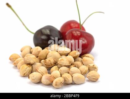 Amandes de cerise sucrées dans une clôture Banque D'Images