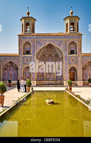 Mosquée Nasir-ol-molk ou Mosquée rose à Shiraz, Iran Banque D'Images