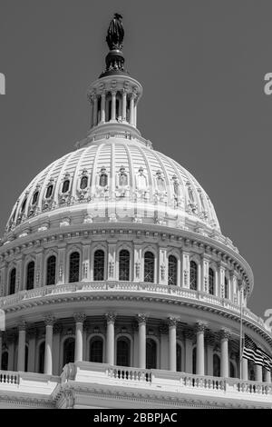 Le magnifique dôme en fonte du Capitole américain de Thomas U. Walter s'élève à 288' au-dessus de Capitol Hill à Washington DC Banque D'Images