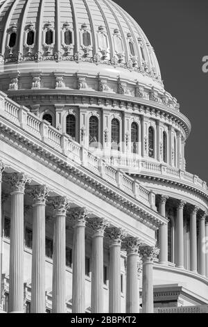 Le magnifique dôme en fonte du Capitole américain de Thomas U. Walter s'élève au-dessus du bâtiment du Sénat américain sur Capitol Hill Banque D'Images