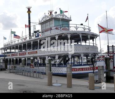 Floride, États-Unis. 01 avril 2020. Le tourisme est mort car les attractions et les aéroports sont vides ou fermés en Floride comme COVID-19 balaie bien que l'état le 1er avril 2020 à fort Lauderdale, en Floride personnes: Jungle Queen Credit: Storms Media Group/Alay Live News crédit: Tempêtes Media Group/Alay Live News Banque D'Images