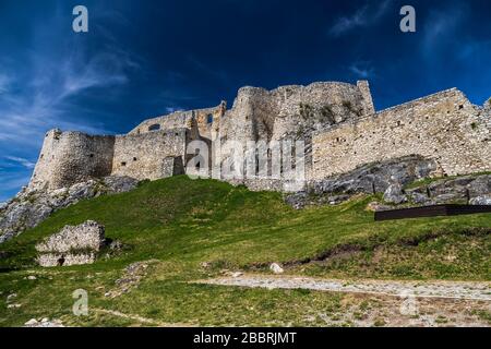 Château de Spissky - château en pierre blanche en Slovaquie Banque D'Images