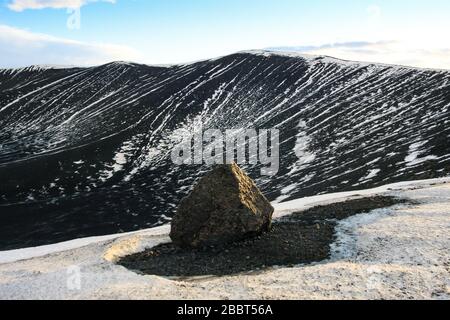 Rock au sommet d'un pseudo cratère, l'Islande du Nord Banque D'Images