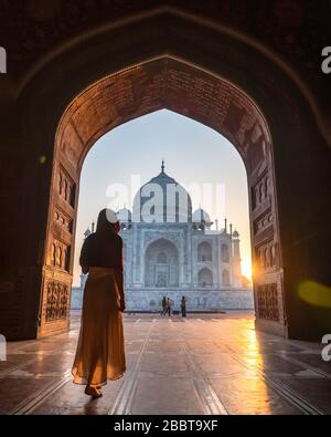 Taj Mahal au lever du soleil à Agra Inde Banque D'Images