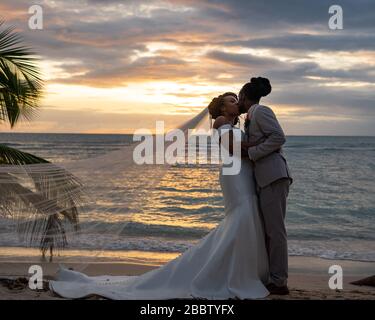 Mariage sur la plage de Tobago Pigeon point Banque D'Images