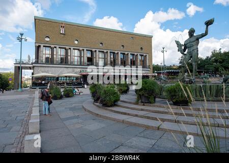 Théâtre municipal de Göteborg et la statue de Poseidon foutain à Götaplatsen, Göteborg, Suède, Europe Banque D'Images