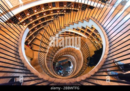 Boutique de vins à Bordeaux, France. Banque D'Images