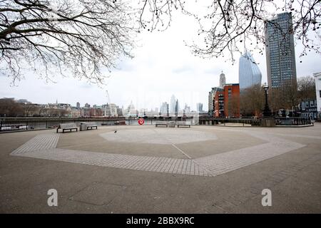 Londres, Royaume-Uni. 01 avril 2020. Jour neuf de Lockdown à Londres. La South Bank est très calme. Le pays est en verrouillage en raison de la pandémie de Coronavirus COVID-19. Les gens ne sont pas autorisés à quitter la maison sauf pour les achats de nourriture, les soins médicaux, l'exercice - une fois par jour, et le travail essentiel. COVID-19 Coronavirus LockDown, Londres, Royaume-Uni, le 1er avril 2020 crédit: Paul Marriott/Alay Live News Banque D'Images