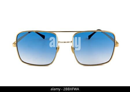 Aviateur pilote bleu, à bord d'or, lunettes de soleil de gradient isolées sur fond blanc, vue avant Banque D'Images