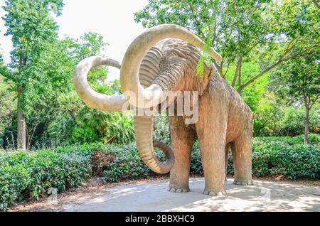 Sculpture d'une mammouth (Mamut) dans le Parc de la Ciutadella (Parc de la Citadelle). Barcelone, Catalogne, Espagne Banque D'Images