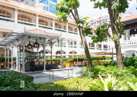 Bar avec terrasse au Raffles Hotel Singapore, Beach Road, Civic District, Central Area, Singapour Banque D'Images