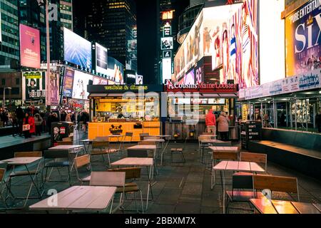 Camions alimentaires à Times Square, New York Banque D'Images