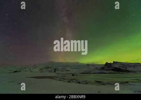 Feux du Nord. Lagon glaciaire Fjallsarlon, Sud-est de l'Islande, mi-novembre, par Dominique Braud/Dembinsky photo Assoc Banque D'Images