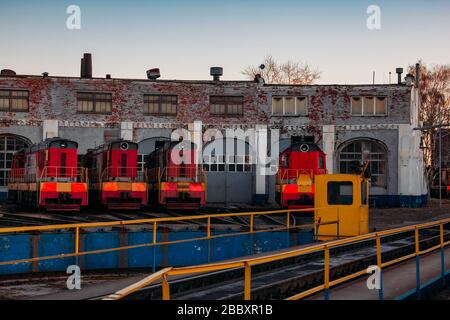 Ancien dépôt de locomotive avec le cercle tournant. Banque D'Images