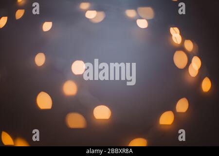 Arrière-plan abstrait lilas avec des lumières démoutilisées bokeh. Banque D'Images