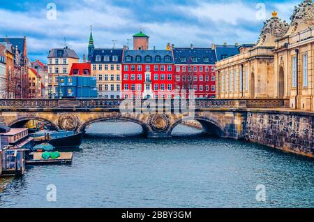 Pont en marbre sur le canal Frederiksholms. Copenhague, Danemark Banque D'Images