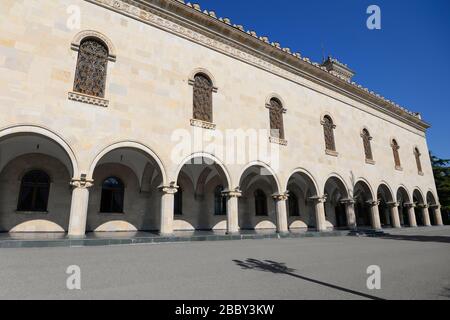 Musée Joseph Staline à Gori, Géorgie. Style gothique staliniste avec plusieurs arches. Vue extérieure. Banque D'Images