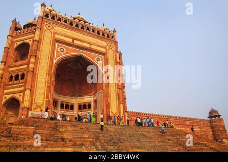 Buland Darwasa (Porte de la Victoire) menant à Jama Masjid de Fatehpur Sikri, Uttar Pradesh, Inde. C'est la plus haute passerelle dans le monde et est un exemple Banque D'Images