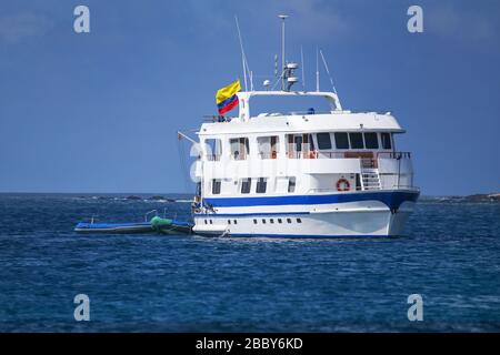 Location touristique typique ancré à Suarez Point à Espanola Island, parc national des Galapagos, Equateur. Plus de la moitié des visiteurs aux Galápagos a fait la Banque D'Images