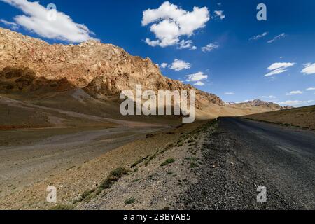 Vue sur la route de Pamir au Tadjikistan Banque D'Images