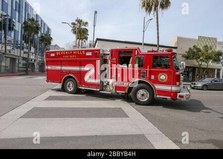 Un camion de pompiers de Beverly Hills sur Beverly Drive à la suite de la pandémie de coronavirus COVID-19, le mardi 31 mars 2020 à Beverly Hills, Californie, États-Unis. (Photo par IOS/Espa-Images) Banque D'Images