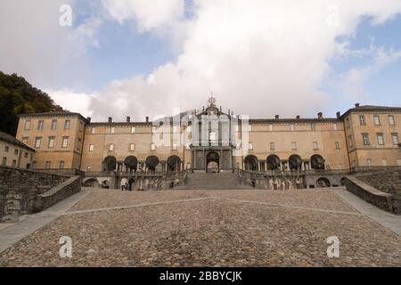 Vue générale du complexe religieux d'Oropa dans la région du Piémont en Italie Banque D'Images