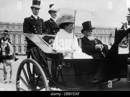 Président Clément Armand Fallieres et Reine Wilhelmina des Pays-Bas, à Versailles, en France, en juin 1912 Banque D'Images