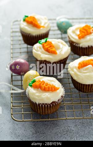 Cupcakes de carottes pour Pâques Banque D'Images