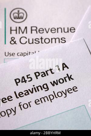 P 45 HM Revenue & Customs form suite à la redondance de l'emploi au Royaume-Uni Banque D'Images