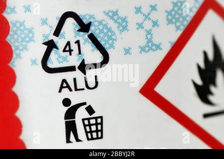 Gros plan du symbole de recyclage de l'aluminium 41 ALU Banque D'Images