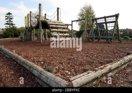 Vue générale de l'aire de jeux pour enfants. Clayhall Park, Longwood Gardens, Ilford, Londres Borough of Redbridge, Grand Londres Banque D'Images