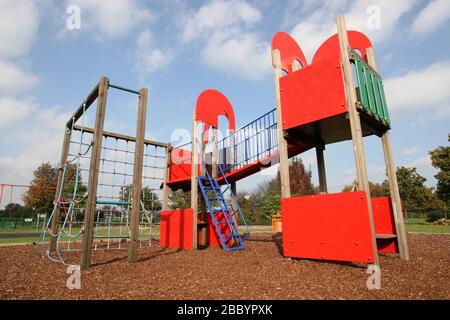 Vue générale de l'aire de jeux pour enfants. Clayhall Park, Longwood Gardens, Ilford, Londres Borough of Redbridge, Grand Londres Banque D'Images