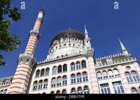 DRESDEN, ALLEMAGNE - 10 MAI 2018: Yenidze construit une ancienne usine de cigarettes à Dresde, Allemagne. L'ancien bâtiment industriel de style oriental était conve Banque D'Images