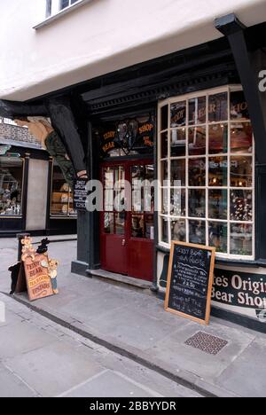 The Tea Room Tea Tea Room à Stonegate, une rue commerçante médiévale, dans le quartier historique de York dans le Yorkshire, en Angleterre. Banque D'Images