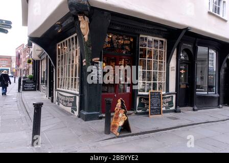 The Tea Room Tea Tea Room à Stonegate, une rue commerçante médiévale, dans le quartier historique de York dans le Yorkshire, en Angleterre. Banque D'Images