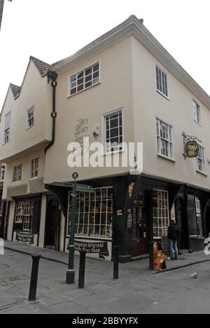 The Tea Room Tea Tea Room à Stonegate, une rue commerçante médiévale, dans le quartier historique de York dans le Yorkshire, en Angleterre. Banque D'Images