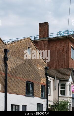 Bâtiments sur Stanley Gardens, East Acton, Londres, Royaume-Uni Banque D'Images