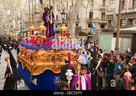 BARCELONE, ESPAGNE - 3 AVRIL : le flotteur avec l'image de Jésus del Gran Poder lors de la procession du vendredi Saint le 3 avril 2015 à Barcelone, Espagne. T Banque D'Images