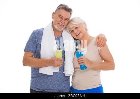 Couple senior sur fond blanc Banque D'Images