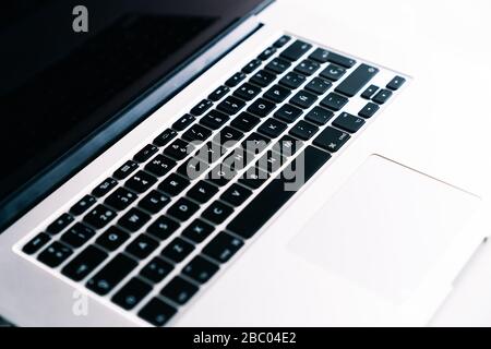 Clavier d'un nouvel ordinateur portable moderne Banque D'Images