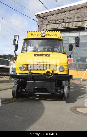 Octobre-03-2018. Extertal, Rhénanie-du-Nord-Westphalie, Allemagne. Jaune Unimog. Banque D'Images