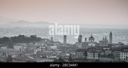 Image du stock de Bergame dans la région de Lombardie en Italie près de Milan prise avant l'éclosion de Coronavirus. Banque D'Images