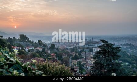 Image du stock de Bergame dans la région de Lombardie en Italie près de Milan prise avant l'éclosion de Coronavirus. Banque D'Images