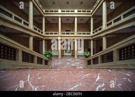 Foyer dans le bâtiment de l'Université de musique et de théâtre de Munich à Arcisstraße 12 (ancien Führerbau) dans le Maxvorstadt de Munich. [traduction automatique] Banque D'Images