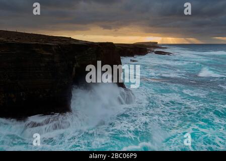 Lumière d'hiver Moody à Birsay, Orkney Isles Banque D'Images