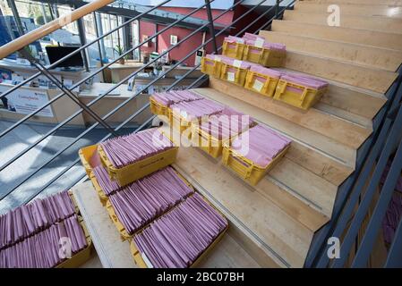 Jour des élections locales à Würmtal. Les documents de vote postal sont prêts à être comptages dans Planegg. [traduction automatique] Banque D'Images