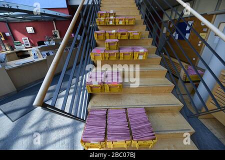 Jour des élections locales à Würmtal. Les documents de vote postal sont prêts à être comptages dans Planegg. [traduction automatique] Banque D'Images