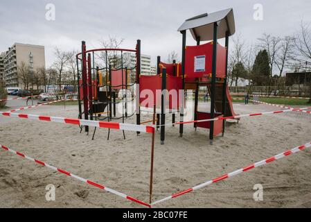 L'aire de jeux pour enfants à Haar a été fermée en raison de la crise de Corona. [traduction automatique] Banque D'Images