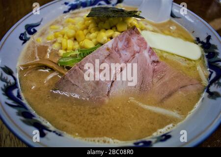 Maïs beurre en Ramen Sapporo, Hokkaido, Japan Banque D'Images