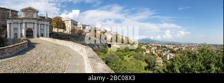 Image du stock de Bergame dans la région de Lombardie en Italie près de Milan prise avant l'éclosion de Coronavirus. Banque D'Images